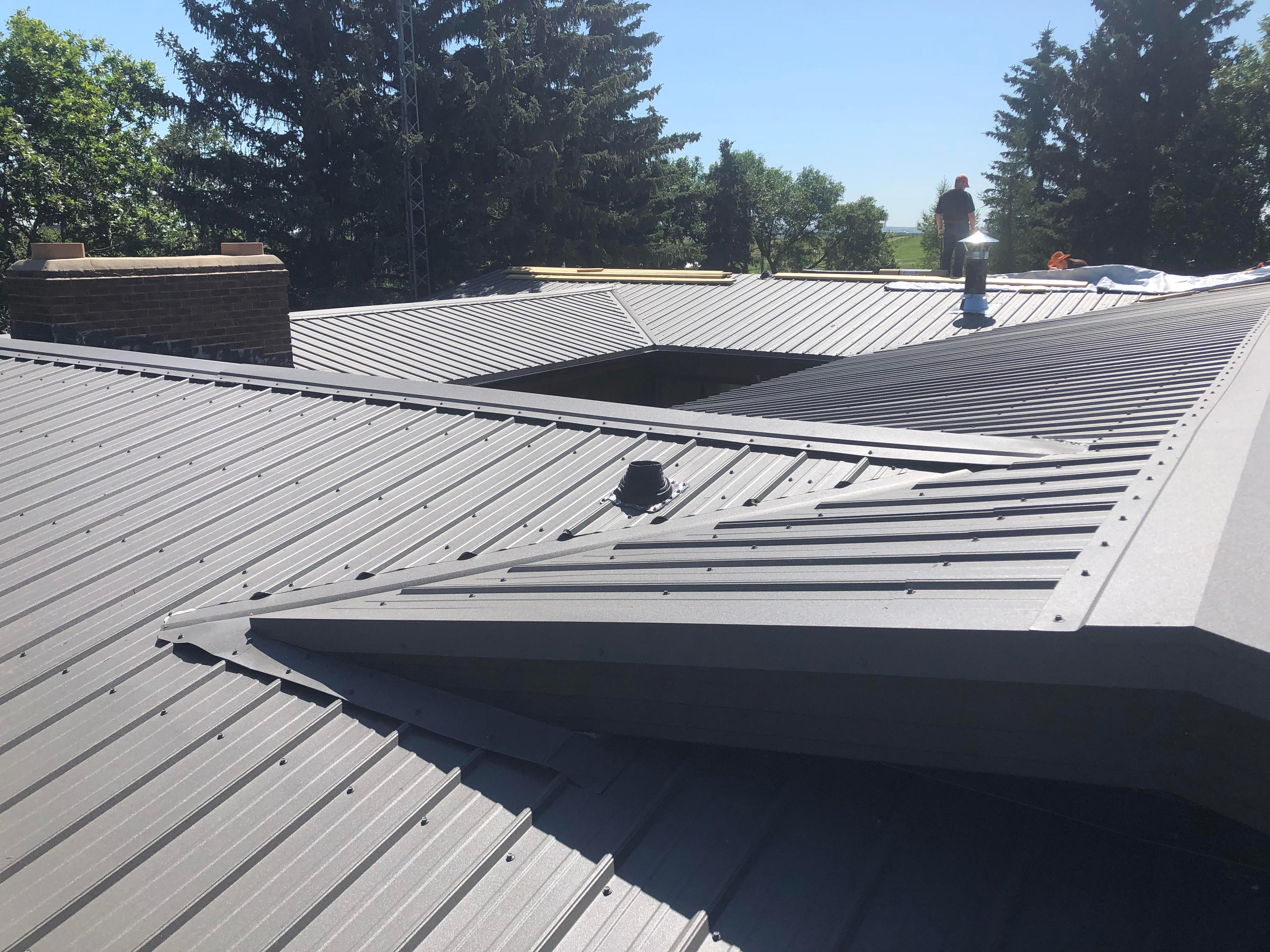building process of a large roof